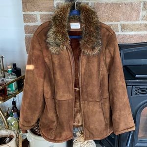 White Stag jacket. Heavy faux suede with faux fur collar. Size estimated: L/ XL